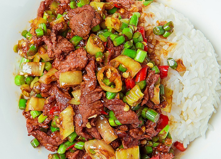 辣三廚牛肉蓋飯