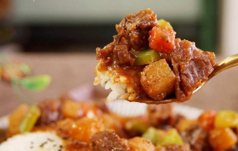 辣三廚牛肉蓋飯加盟