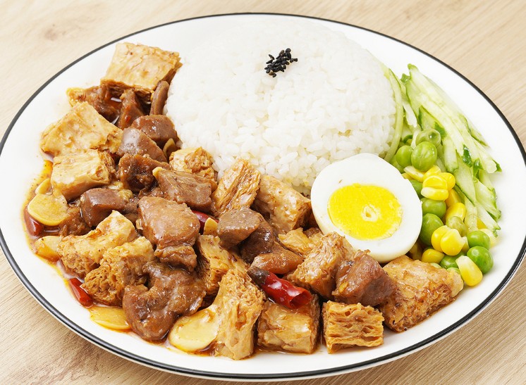 辣三廚牛肉蓋飯