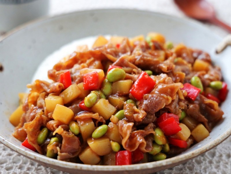 辣三廚牛肉蓋飯加盟
