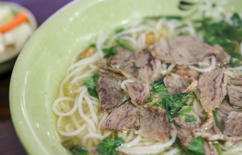 窄巷口生燙牛肉米線