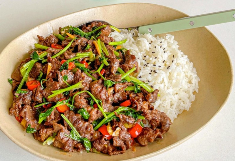 辣三廚牛肉蓋飯