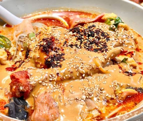 赛村花东北黏糊麻辣烫