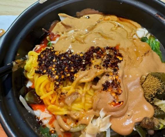 赛村花东北黏糊麻辣烫