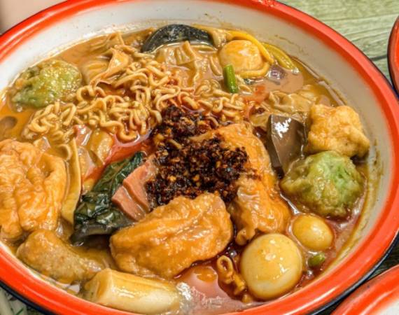 赛村花东北黏糊麻辣烫