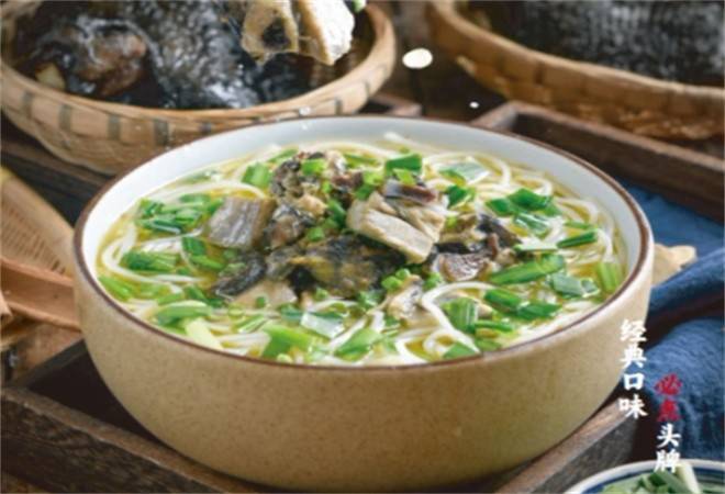 子宸什夹婆乌鸡米线