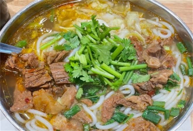 牛一菲贵州牛肉粉