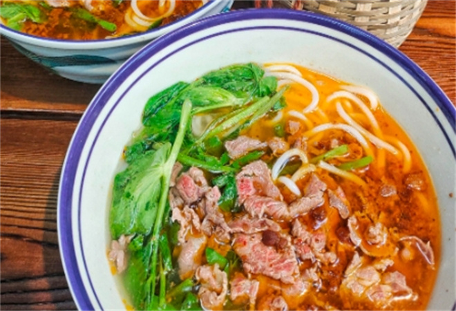 賣牛翁鮮切牛肉米線