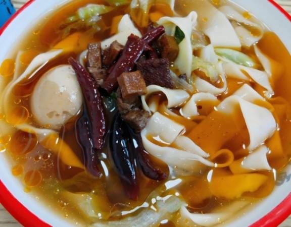 王窦和牛肉板面