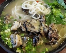 陳湯元烏雞米線