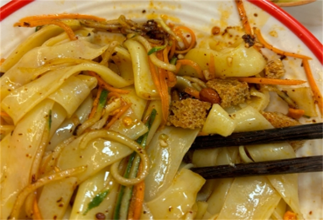 秦刀刀現烤肉夾饃涼皮加盟