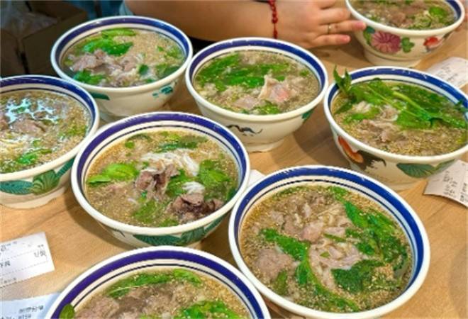 麒老师鲜切牛肉米线