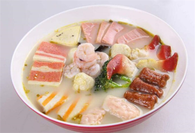 小浩骨湯麻辣燙加盟