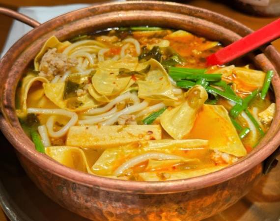 云七爷老昆明小锅米线