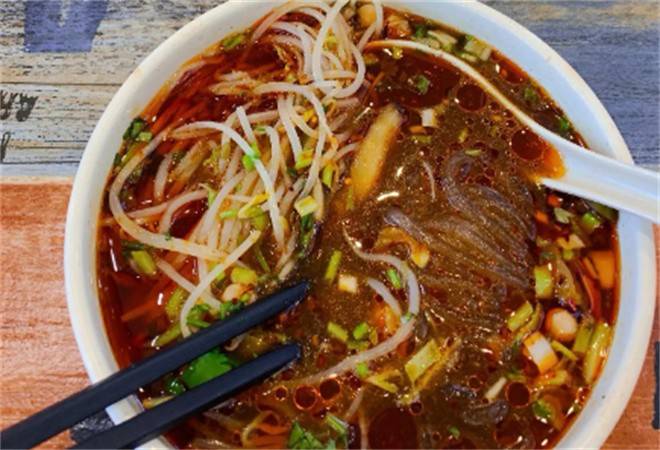 小九洲招牌米线酸辣粉