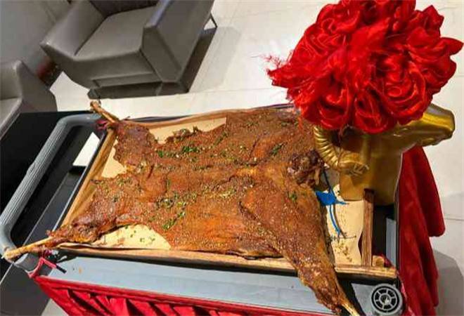 步云天烤全羊