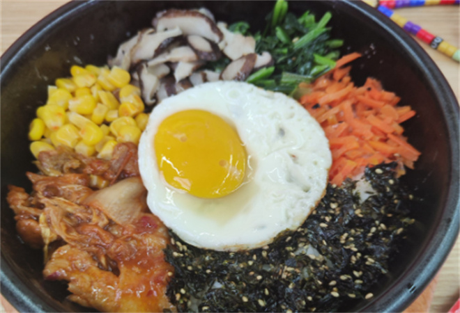 阿拉里石锅拌饭 阿拉里石锅拌饭