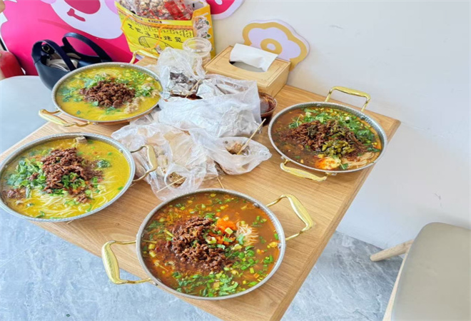 米百岁肉酱米线