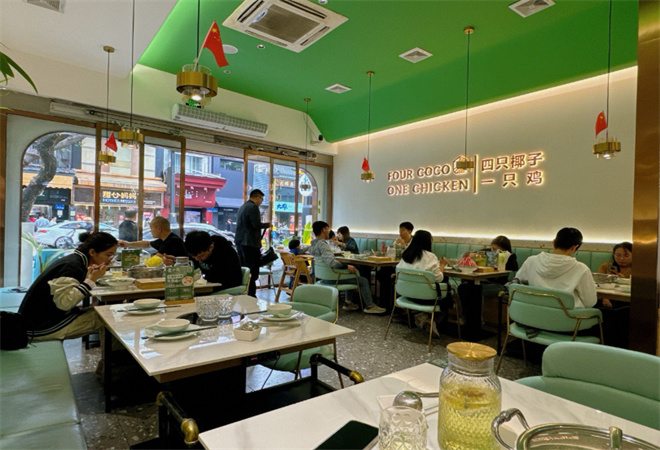 聚小窝超级椰子鸡