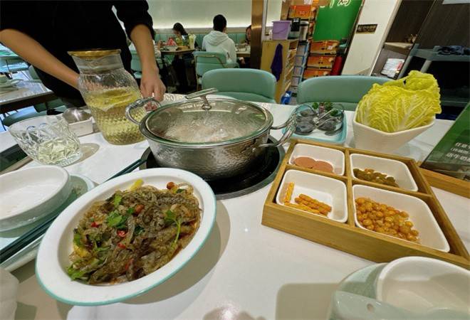 聚小窝超级椰子鸡