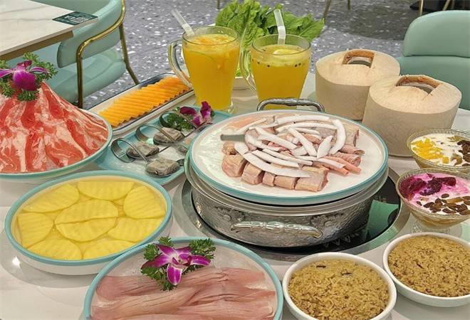 聚小窝超级椰子鸡