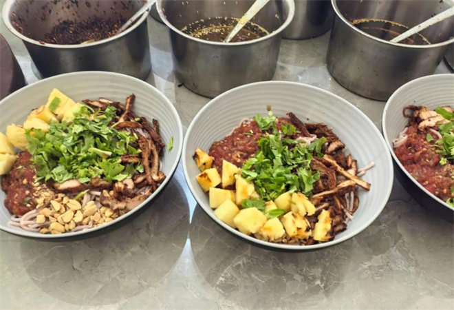 炊作烧米线加盟