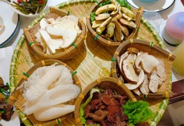 滇界云南見手青野鮮菌火鍋