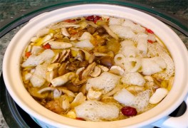 滇界云南見手青野鮮菌火鍋