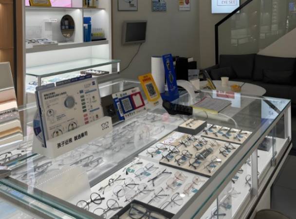睛典眼镜