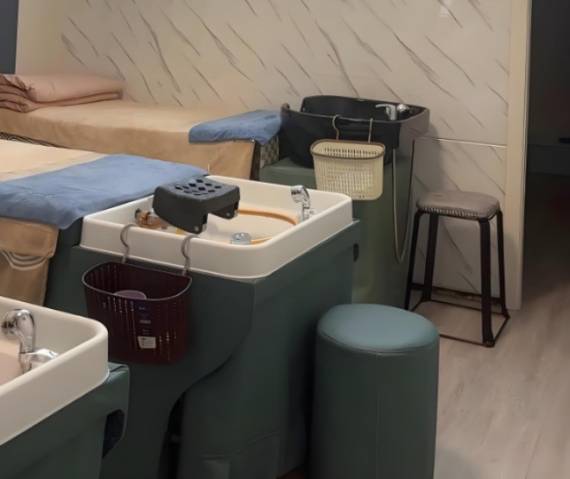 亮丝青生姜养发馆