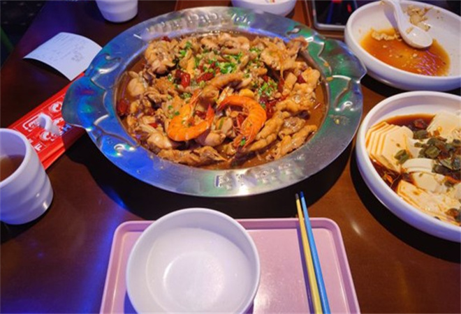 李不胖肉蟹煲加盟