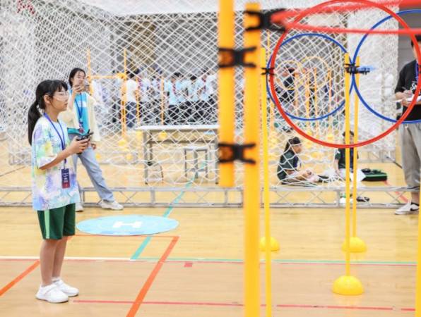 青少年无人机比赛