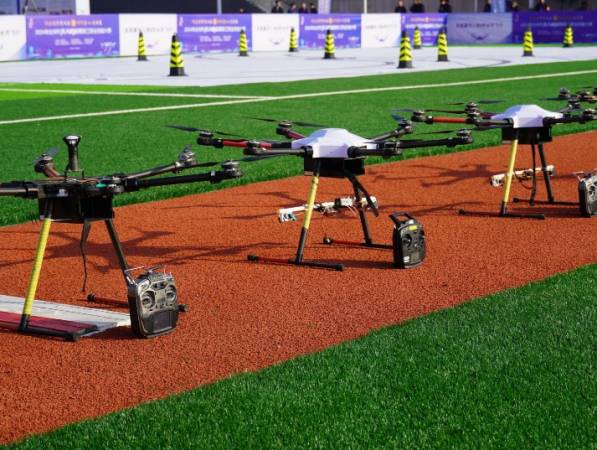 青少年无人机比赛