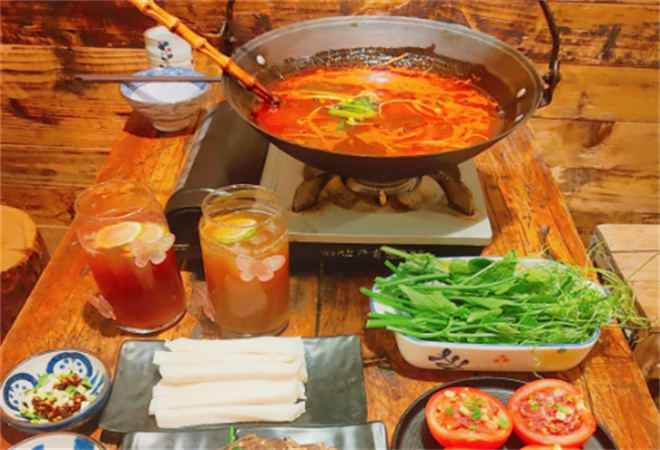 穆牛人貴州酸湯牛肉火鍋