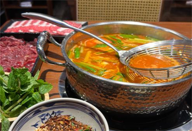 穆牛人貴州酸湯牛肉火鍋加盟