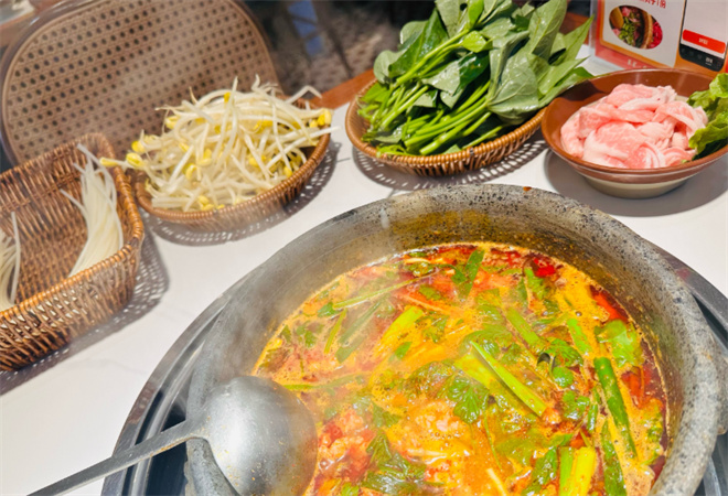 酸咕咕貴州酸湯火鍋