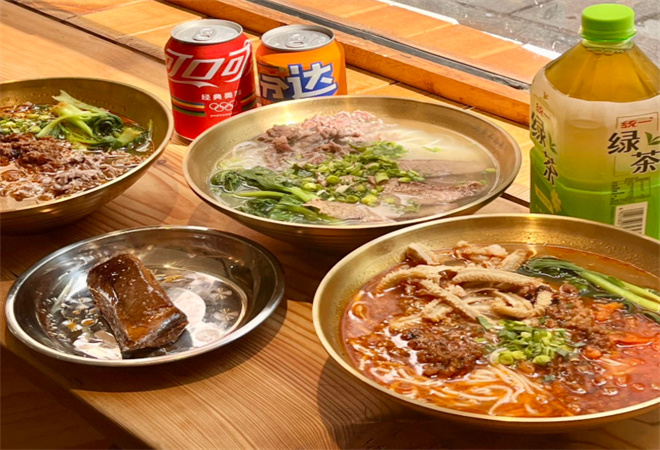 猪仔强把子肉肉酱米线