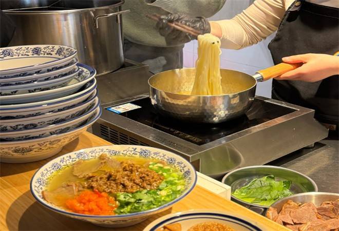 猪仔强把子肉肉酱米线