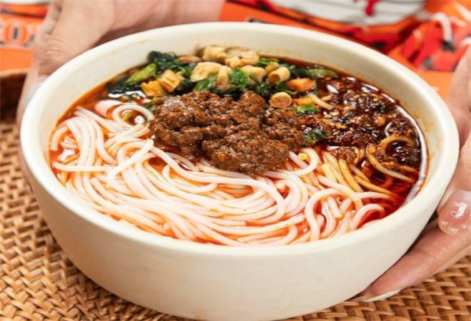 猪仔强把子肉肉酱米线