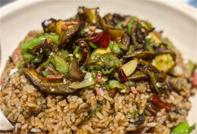 炒生活鐵板菌子飯