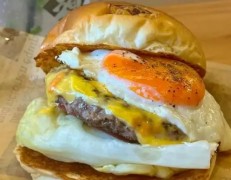 鹿叮堡和牛漢堡