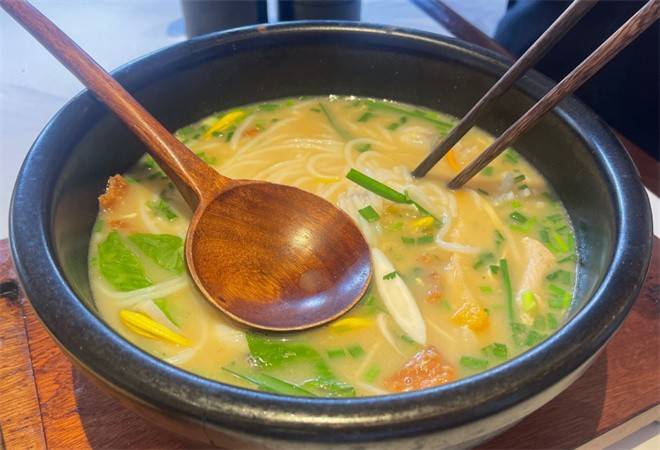 银米云南传统过桥米线