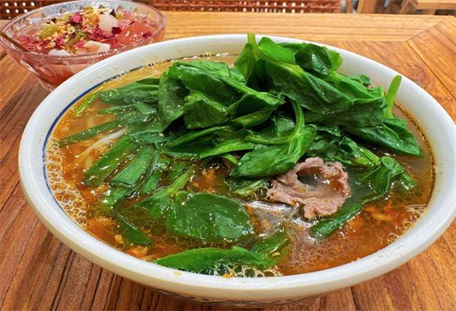 觅香嫂云南鲜烫牛肉米线