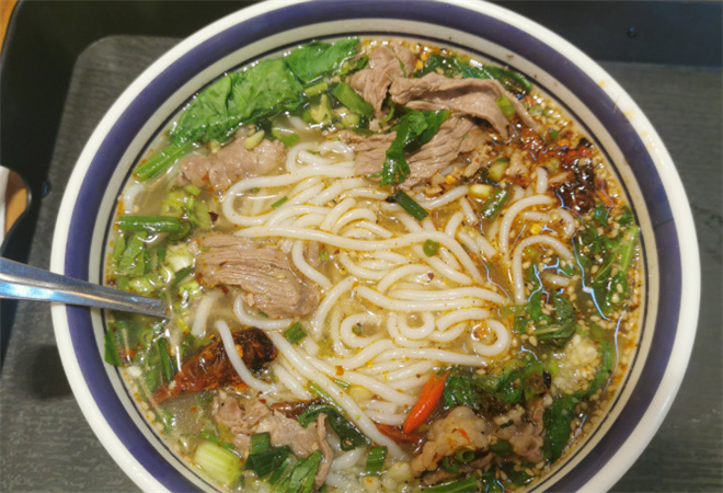 甩一碗云南传统米线加盟