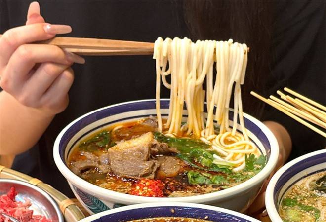 甩一碗云南传统米线