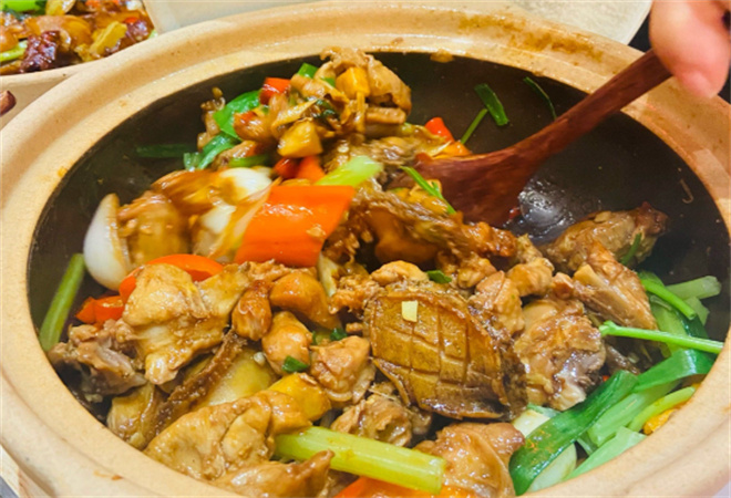 火焰川土雞煲啫啫煲加盟