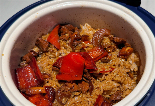 梅哩悠紅油燒肉拌飯