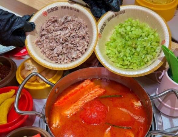 冯宝宝肥牛小火锅