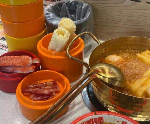 沸嘟嘟转转小火锅