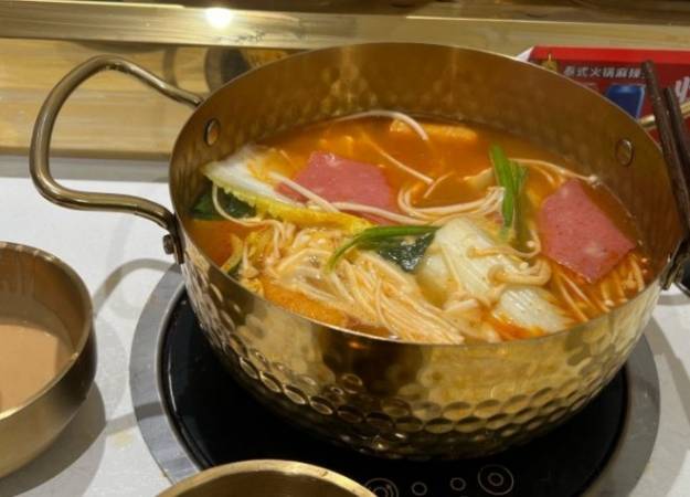 沸嘟嘟转转小火锅